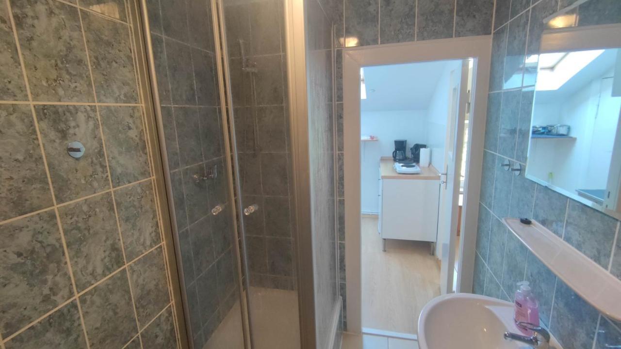 Fewo3-1 Zim-2 Einz Bett-2 Pers-kueche-dusche Wc Aparthotel Berlijn